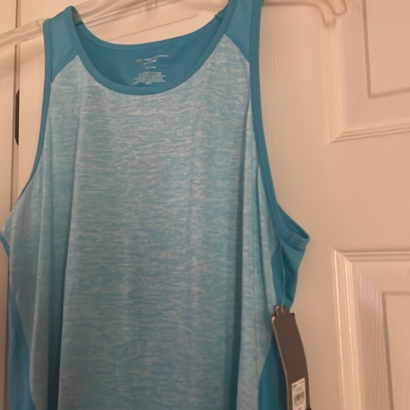 NWT Tek Gear loose keyhole tank top - Picture 3 of 9